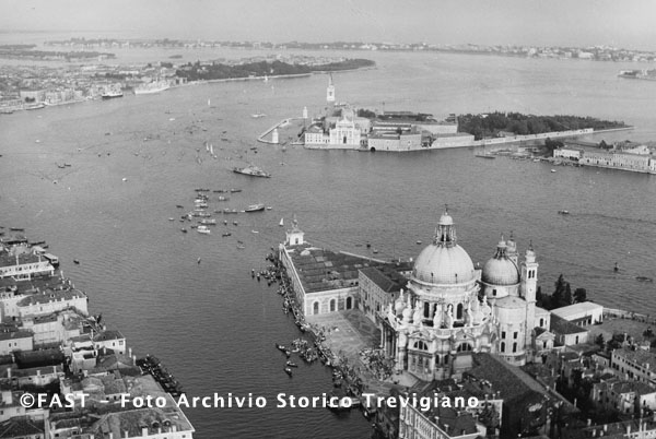 Venezia, il Bacino di San Marco e La Salute in una ripresa aerea